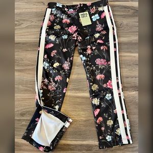 NWT Pam & Gela floral crop flare track pant